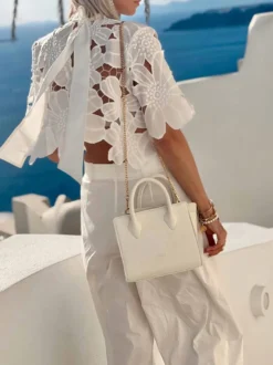 Haut court en dentelle ajourée à motif floral col montant manches courtes nouer dans le dos blouse courte transparente top de vacances pour femme