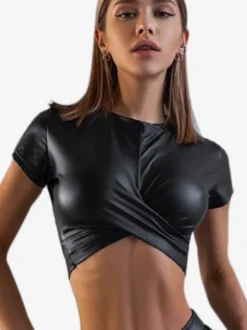 Haut de club à la mode avec col bijou et manches courtes en polyester superposé