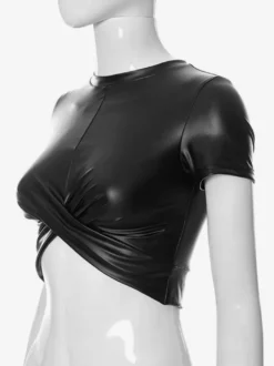 Haut de club à la mode avec col bijou et manches courtes en polyester superposé