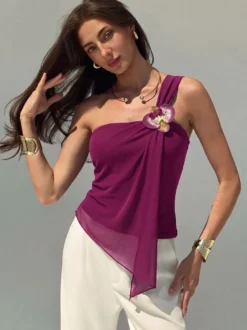 Haut sans manches à une épaule orné d'un motif floral 3D froncé et d'un ourlet asymétrique