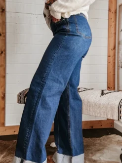 Jean large à revers pour femme - Denim droit bleu style western bohème taille haute coutures sur le devant - Collection printemps 2026