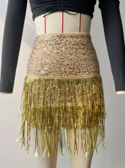Jupe courte dorée à sequins et franges chics idéale pour les soirées.