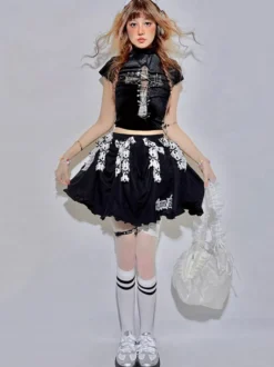 Jupe Lolita en dentelle brodée de ruban jupe trapèze noire pliable longue