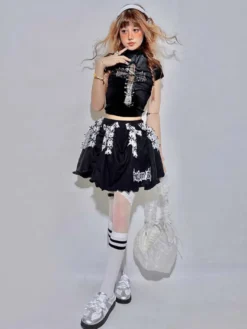 Jupe Lolita en dentelle brodée de ruban jupe trapèze noire pliable longue