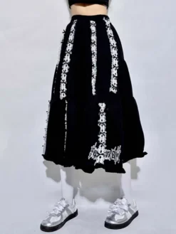 Jupe Lolita en dentelle brodée de ruban jupe trapèze noire pliable longue
