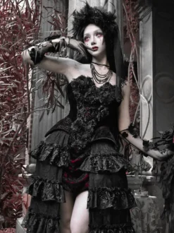 Jupe Lolita gothique noire et rouge SK à volants et taille haute avec traîne spectaculaire