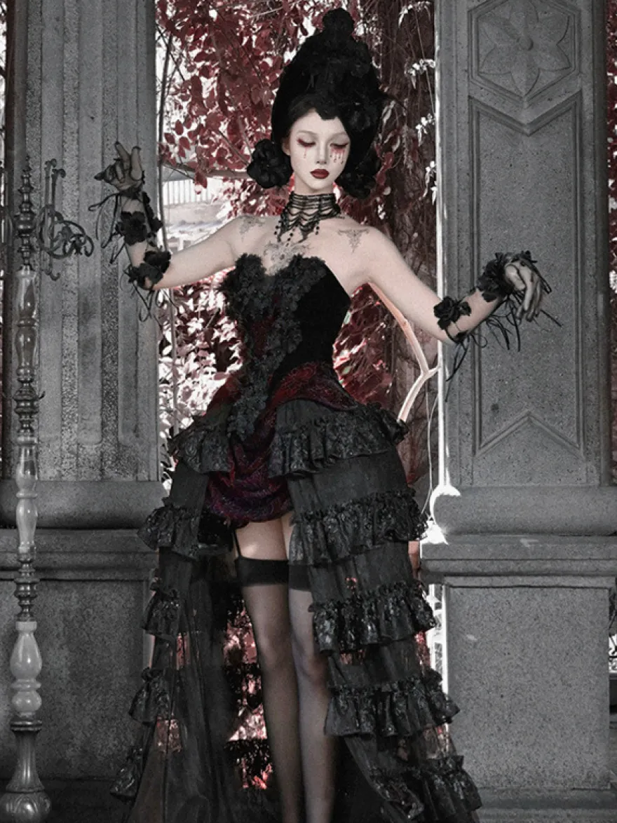 Jupe Lolita gothique noire et rouge SK à volants et taille haute avec traîne spectaculaire