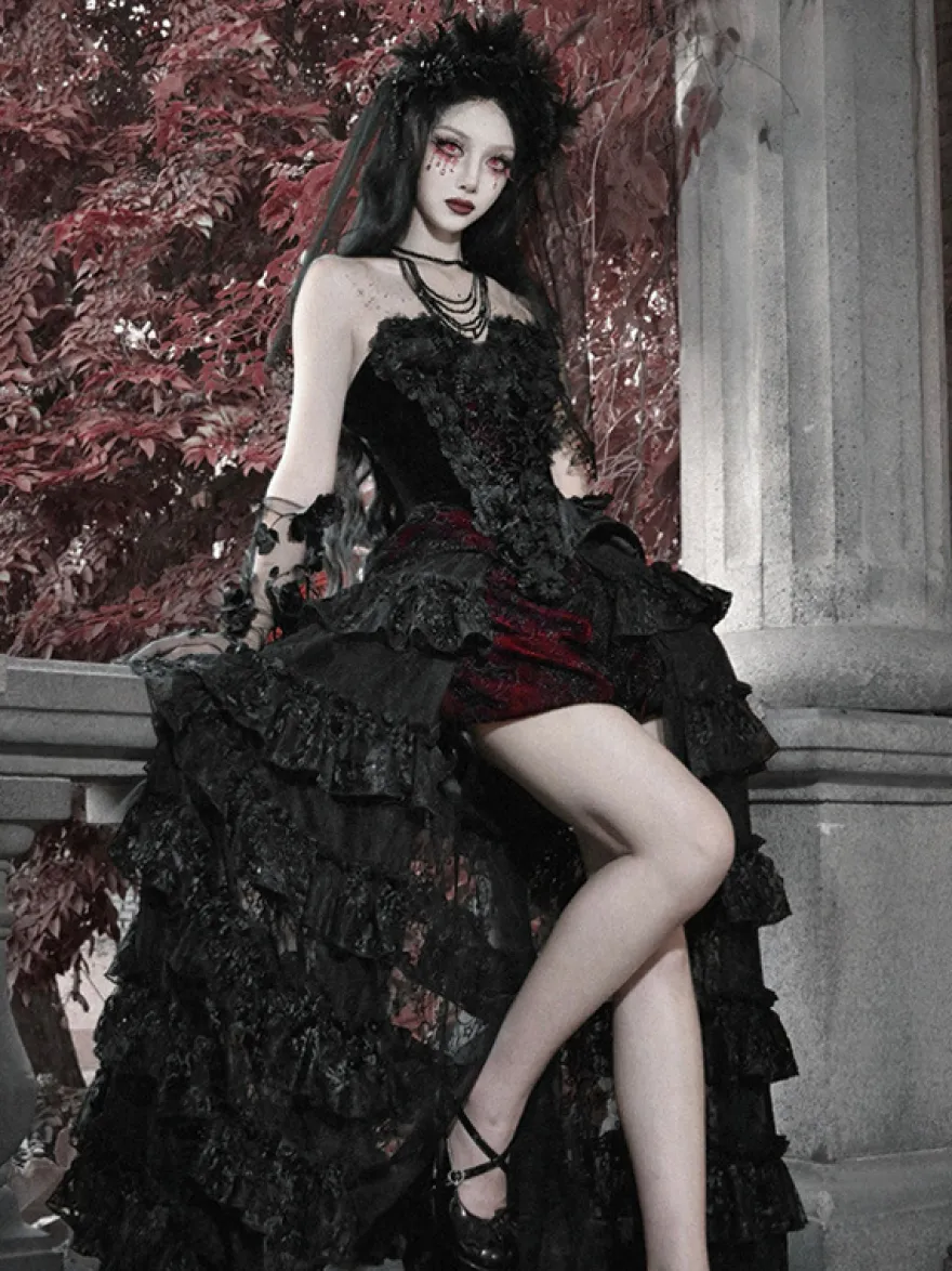 Jupe Lolita gothique noire et rouge SK à volants et taille haute avec traîne spectaculaire