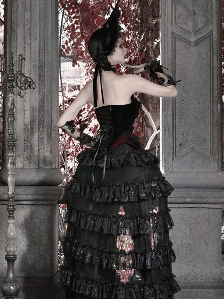 Jupe Lolita gothique noire et rouge SK à volants et taille haute avec traîne spectaculaire