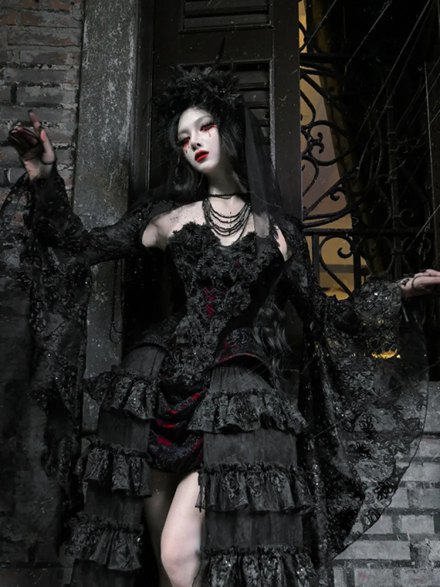 Jupe Lolita gothique noire et rouge SK à volants et taille haute avec traîne spectaculaire