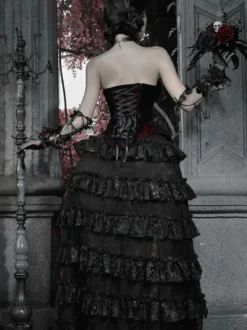 Jupe Lolita gothique noire et rouge SK à volants et taille haute avec traîne spectaculaire