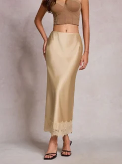 Jupe longue d'été élégante en satin couleur champagne taille naturelle pour femme.