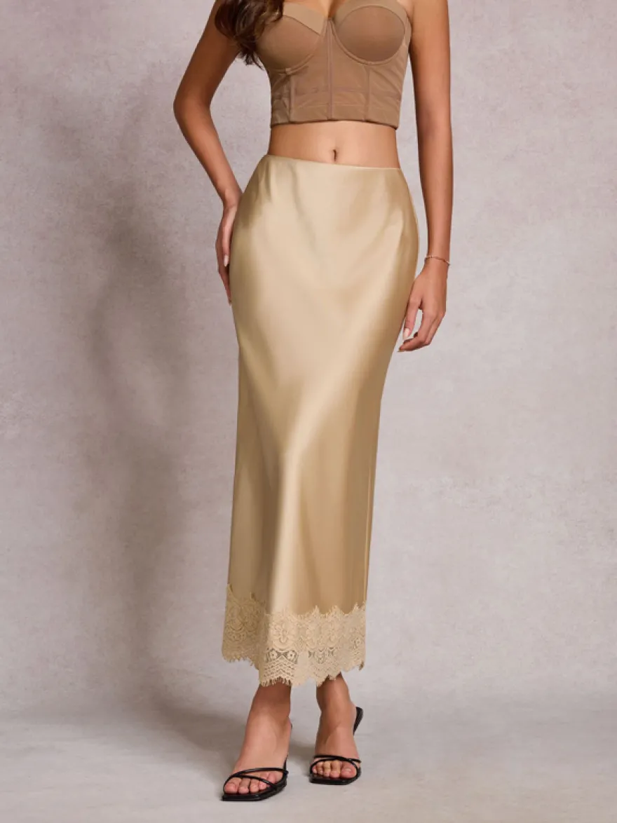 Jupe longue d'été élégante en satin couleur champagne taille naturelle pour femme.