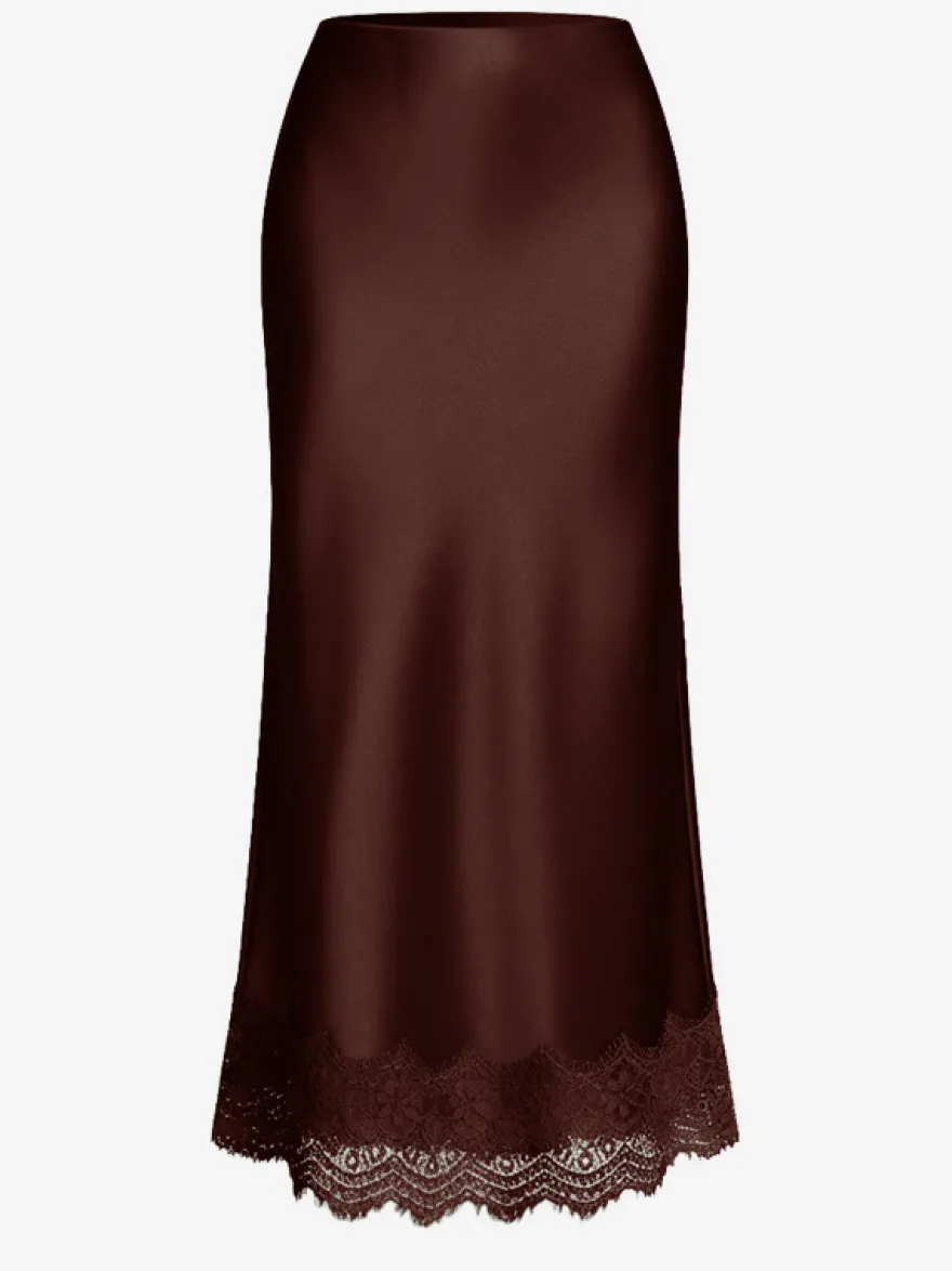 Jupe longue d'été élégante en satin couleur champagne taille naturelle pour femme.