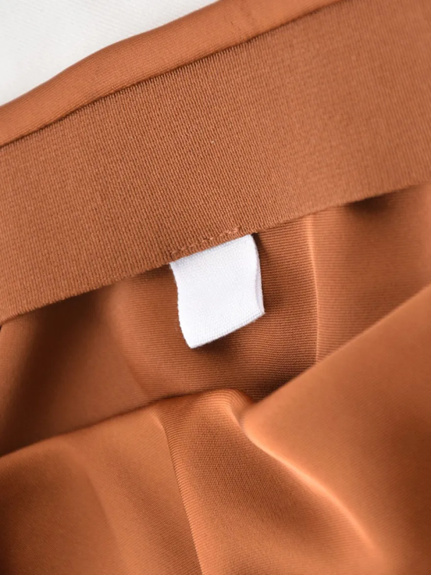 Jupe longue d'été élégante en satin vert taille naturelle pour femme