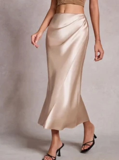 Jupe longue d'été élégante en satin blanc écru taille naturelle pour femme