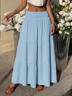 Jupe longue maxi à volants et smocks taille haute pour femme texturée et fluide idéale pour la plage.