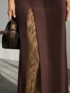 Jupe midi droite taille haute fendue sur le devant en dentelle