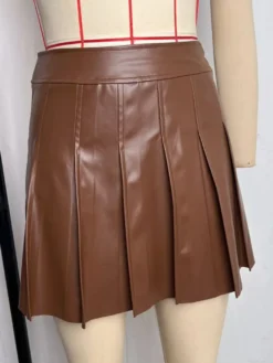 Jupe mini plissée taille haute en similicuir chocolat pour femme 2026