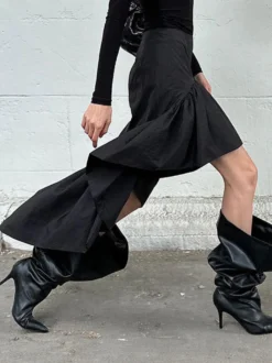 Jupes noires courtes asymétriques pour femmes