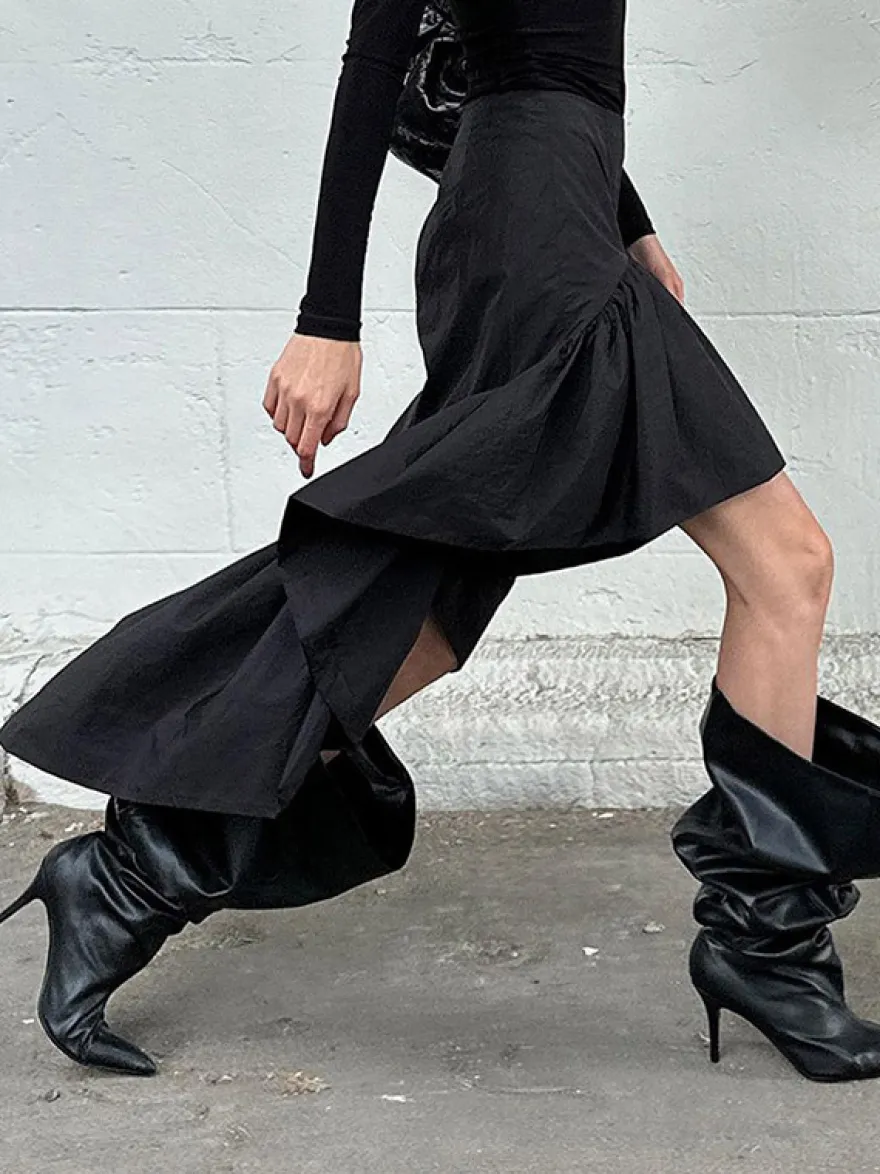 Jupes noires courtes asymétriques pour femmes