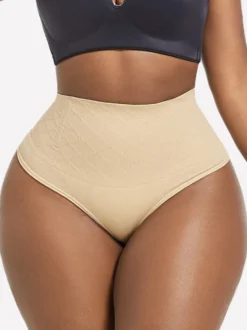 Linge de Mariée Body string taille haute pour femmes grandes tailles gainant ventre plat et fesses galbées.