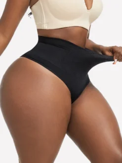 Linge de Mariée Body string taille haute pour femmes grandes tailles gainant ventre plat et fesses galbées.