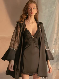 Linge de Mariée Cadeau Saint-Valentin Nuisette Lingerie Sexy Ensemble 2 Pièces en Satin Manches Courtes Longues à Lacets avec Poches