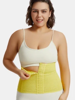 Linge de Mariée Ceinture amincissante post-partum pour le sport gainante et ventre plat avec dos ajouré et corset gainant marron boutonnée sur le devant.