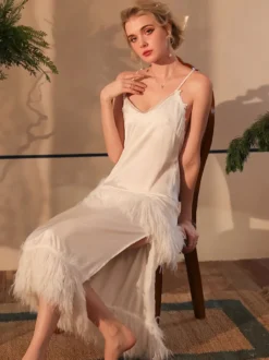 Linge de Mariée Chemise de nuit longue plumes bretelles spaghetti dos nu