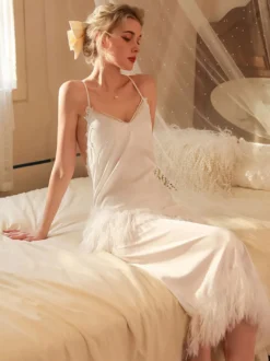 Linge de Mariée Chemise de nuit longue plumes bretelles spaghetti dos nu