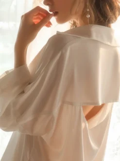 Linge de Mariée Chemise pour femme en mousseline blanche avec découpes