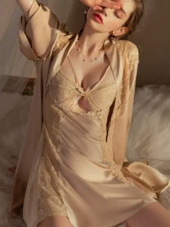 Linge de Mariée Pyjamas Vêtements de Nuit Champagne Dentelle 1 Pièce Manches Longues Lingerie Soie