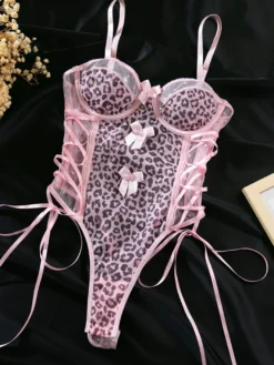 Lingerie en dentelle léopard rose pour femme