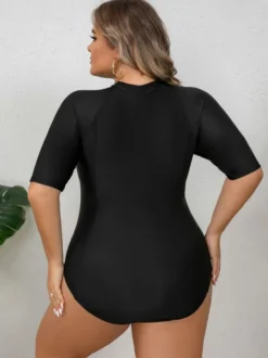 Maillot de bain anti-UV noir uni grande taille à manches mi-longues et fermeture éclair sur le devant