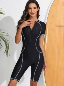 Maillot de bain athlétique shorty à fermeture éclair sur le devant et coutures contrastées