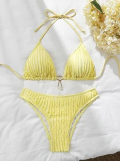 Maillot de bain bikini dos nu en tissu texturé pour l'été 2026
