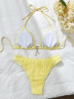 Maillot de bain bikini dos nu en tissu texturé pour l'été 2026