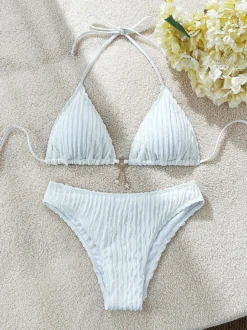 Maillot de bain bikini dos nu en tissu texturé pour l'été 2026