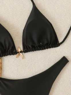 Maillot de bain bikini noir à lacets pour femme idéal pour l'été à la plage.