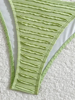 Maillot de bain bikini rayé à col en U et découpe à la taille pour l'été 2026