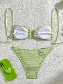 Maillot de bain bikini rayé à col en U et découpe à la taille pour l'été 2026