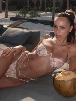 Maillot de bain deux pièces sexy avec string brodé pour l'été 2026