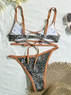 Maillot de bain 2 pièces imprimé léopard découpé pour l'été 2026