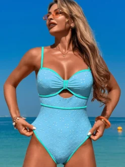 Maillot de bain une pièce à bretelles découpées pour l'été 2026