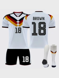 Maillot domicile de l'équipe nationale de football d'Allemagne 2026 n° 18 marron manches courtes ensemble 3 pièces pour adultes et enfants