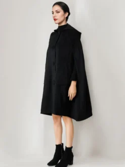 Manteau cape en laine noire avec capuche Poncho surdimensionné Vêtements d'extérieur d'hiver pour femmes 2026