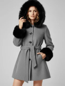 Manteau à capuche ceinturé en laine mélangée avec poignets en fausse fourrure noire pour femme 2026