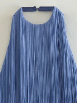 Mini-robe à franges et pompons dos nu et décolleté licou pour soirée 2026