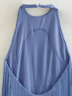 Mini-robe à franges et pompons dos nu et décolleté licou pour soirée 2026
